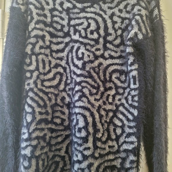 Saks Fifth Avenue black label  gorgeous black & grey sweater - Picture 1 of 4